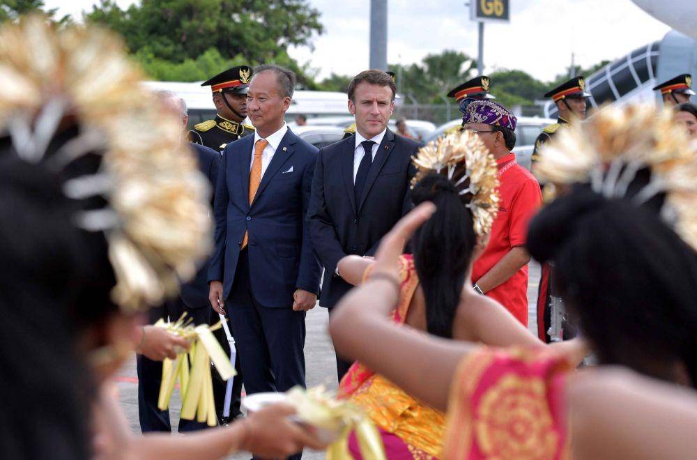 https://cdn.idntimes.com/content-images/post/20221114/antarafoto-presiden-prancis-tiba-di-bali-141122-fik-9-11zon-1561751702db4e07566edb5c26155a3b.jpg