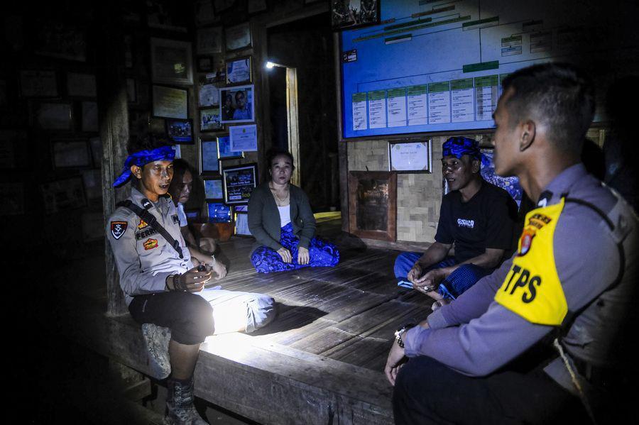 https://cdn.idntimes.com/content-images/post/20240213/antarafoto-sosialisasi-jelang-pemilu-di-badui-120224-bk-2-1-6de47f3048d6cf5219a07b71c802f496.jpg