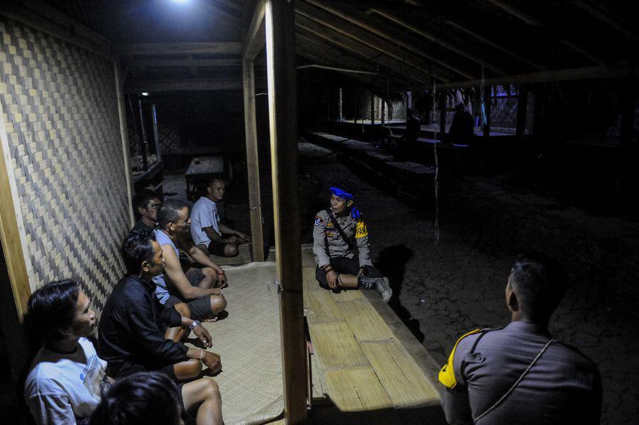https://cdn.idntimes.com/content-images/post/20240213/antarafoto-sosialisasi-jelang-pemilu-di-badui-120224-bk-4-1-1b0a3b9055222fda3a57344fff8719f1.jpg