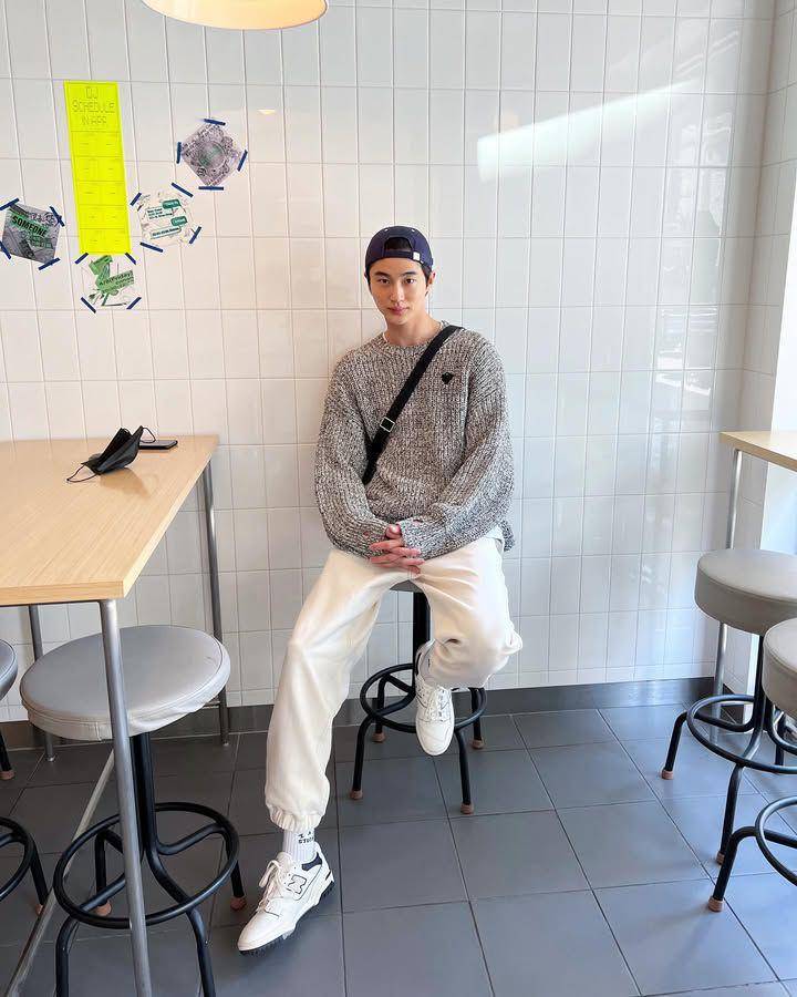 outfit athleisure ala Byeon Woo Seok (instagram.com/byeonwooseok)