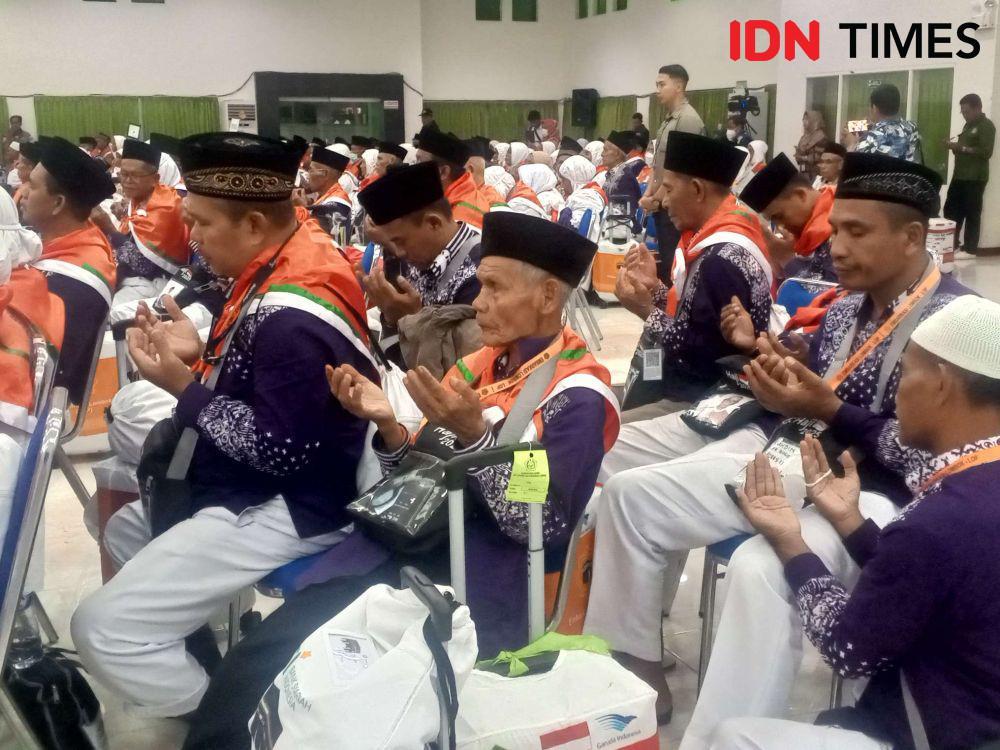 Ilustrasi jemaah calon haji NTB 2025. (IDN Times/Muhammad Nasir)