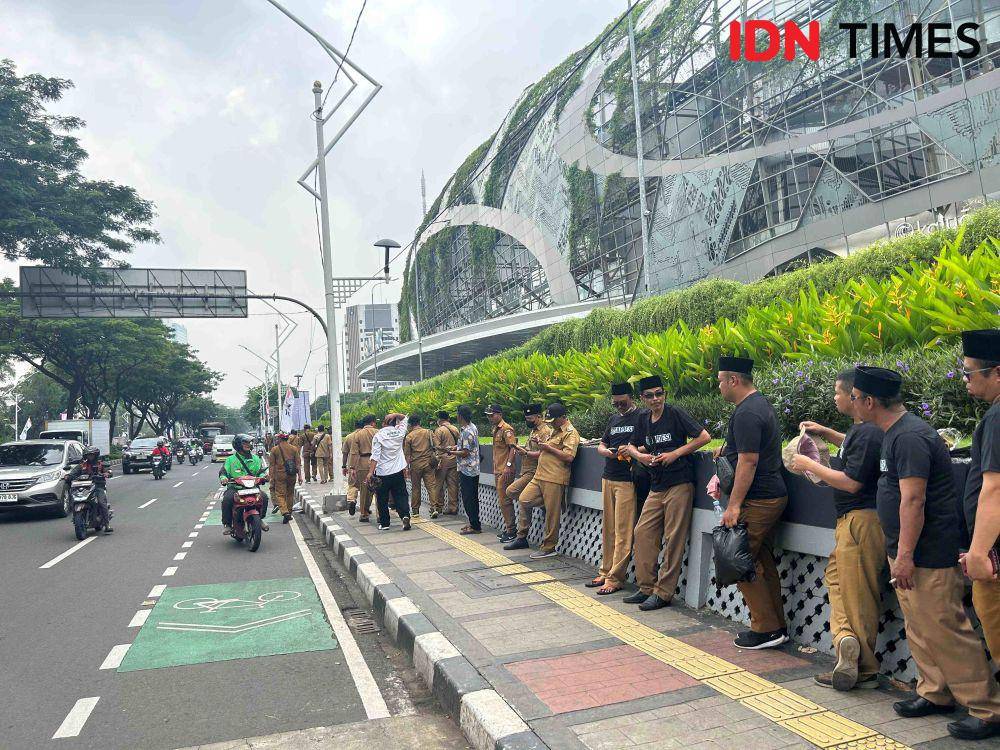 https://cdn.idntimes.com/content-images/post/20240206/di-depan-senayan-park-2-ce6f50f94566862b6b2acafcf193cf54.jpg