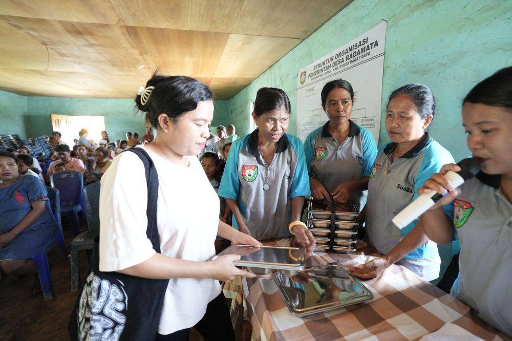 Ibu hamil di Sumba menerima manfaat Makan Bergizi Gratis selama 9 hari terakhir. (dok. Tim Komunikasi Prabowo)