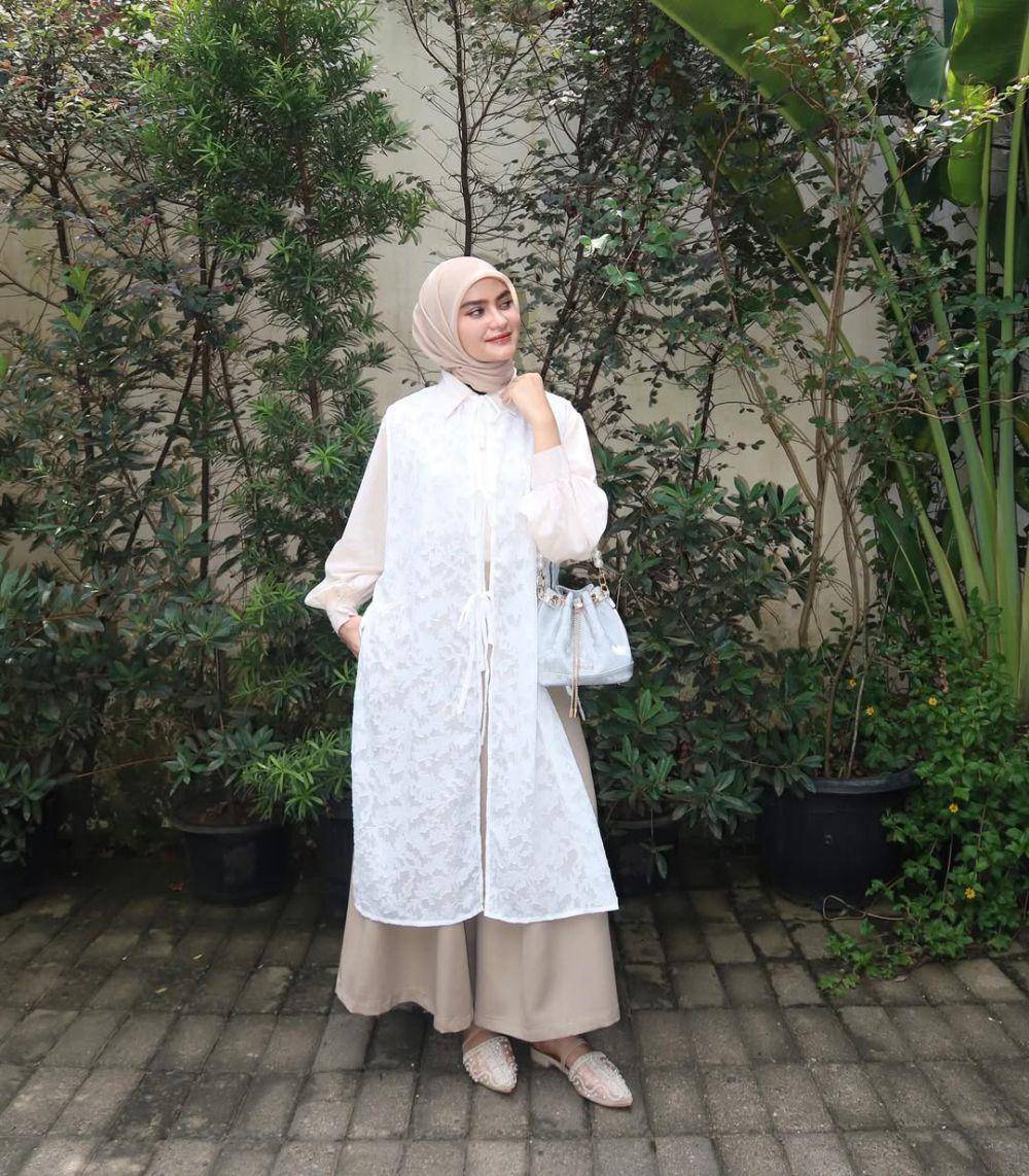 Inspirasi OOTD ala Helwa Basheel (instagram.com/helwabasheel)