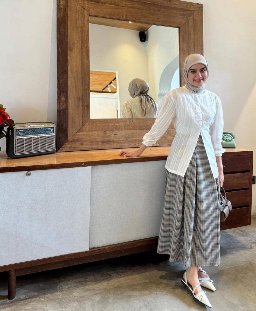 Inspirasi OOTD ala Helwa Bashel (instagram.com/helwabasheel)