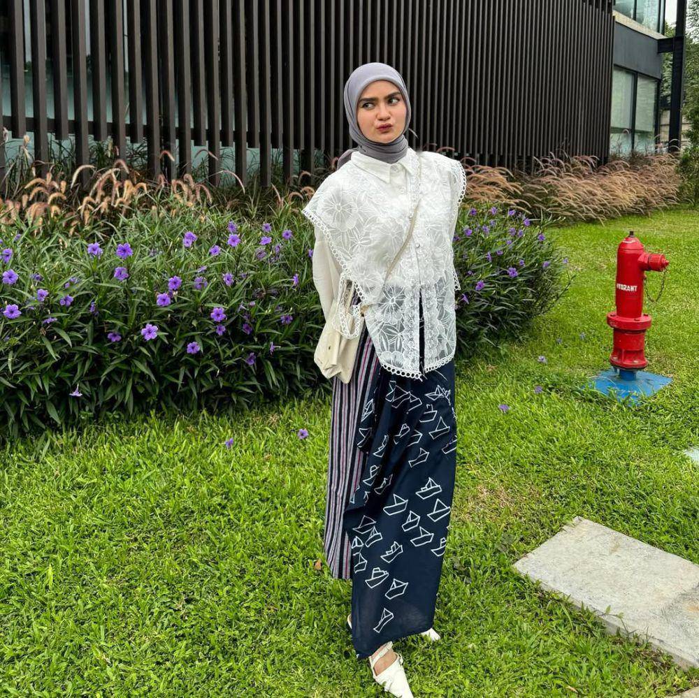 Inspirasi OOTD ala Helwa Bashel (instagram.com/helwabasheel)