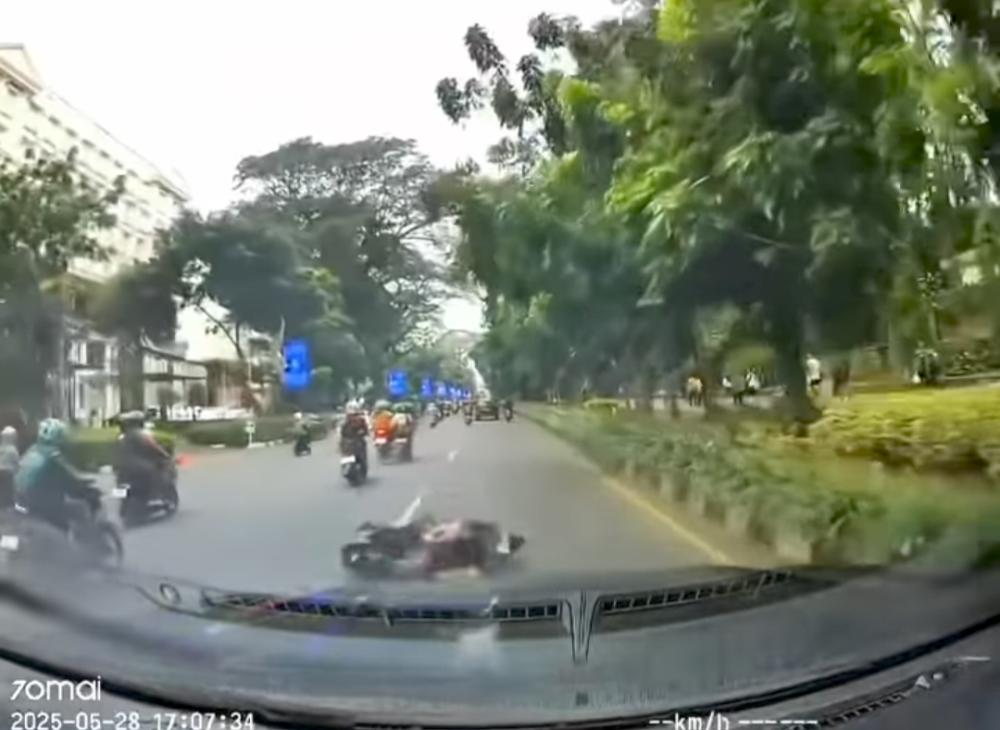 Viral Pemotor Remaja di Bogor Lawan Arah Tertabrak hingga Tewas