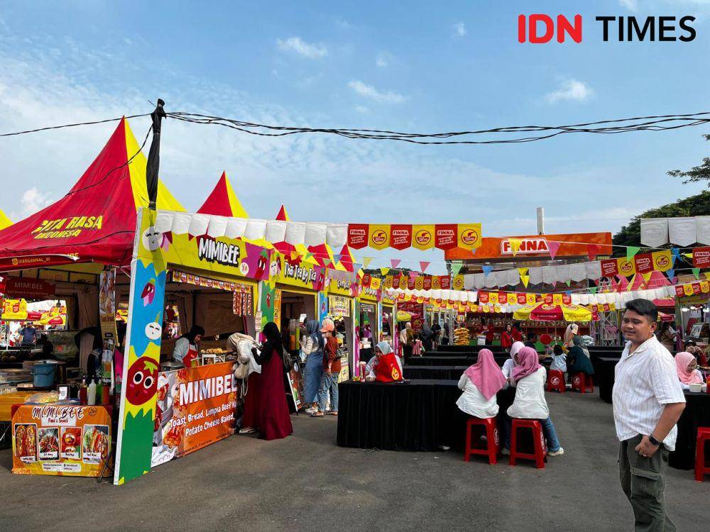 Uleg Bazar Kuliner (UBK) 2025 di Lapangan Saburai, Kota Bandar Lampung. (IDN Times/Tama Yudha Wiguna).