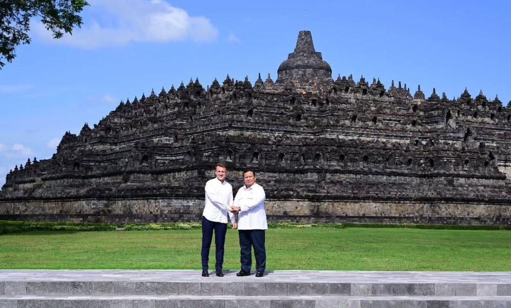 Presiden Prancis Tolak Gunakan Stairlift saat Kunjungan ke Borobudur