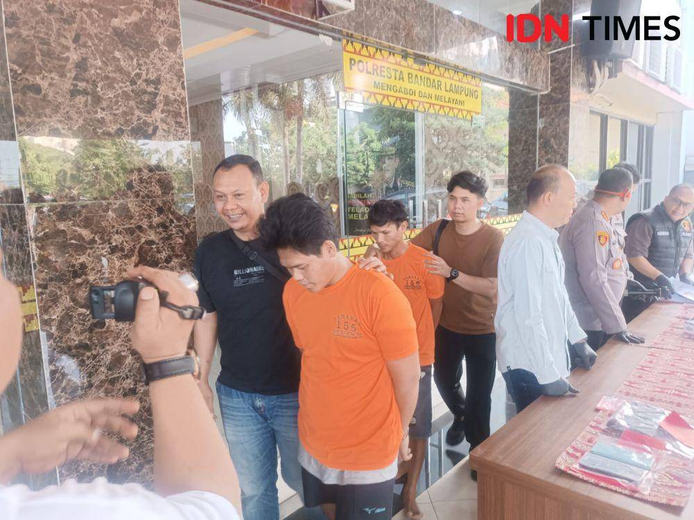 Konferensi pers perkembangan perkara suami membunuh dan merekayasa kematian istrinya di Kota Bandar Lampung. (IDN Times/Tama Yudha Wiguna)
