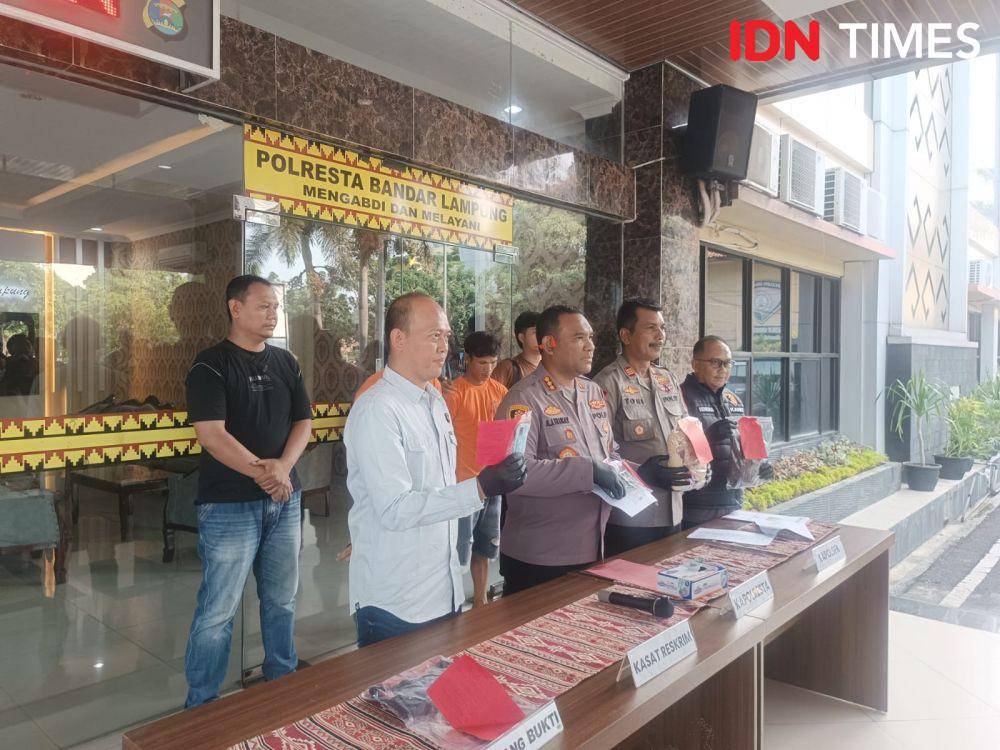 Konferensi pers perkembangan perkara suami membunuh dan merekayasa kematian istrinya di Kota Bandar Lampung. (IDN Times/Tama Yudha Wiguna)