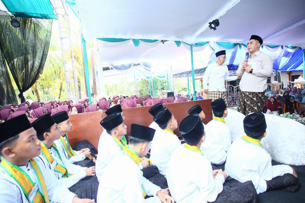 Wakil Gubernur Jawa Tengah Taj Yasin Maimoen berbicara di hadapan santri. (IDN Times/Dok Humas Pemprov Jateng)