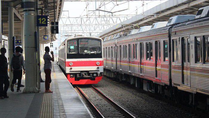 suasana krl. (Antara Foto/Tri Meilani Ameliya)