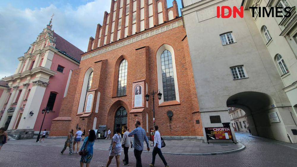 https://cdn.idntimes.com/content-images/post/20230720/oldtownwarsaw12-0aa1336d6ae77afd41273d3825073039.jpeg