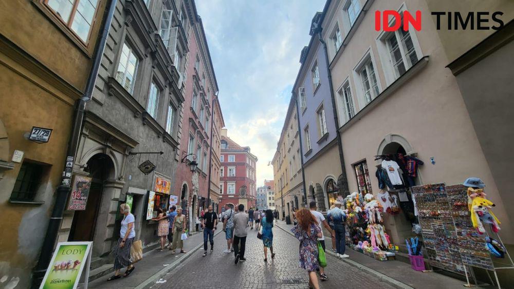 https://cdn.idntimes.com/content-images/post/20230720/oldtownwarsaw20-389d6890490af8d7f8ee6d2af3cdf696.jpeg