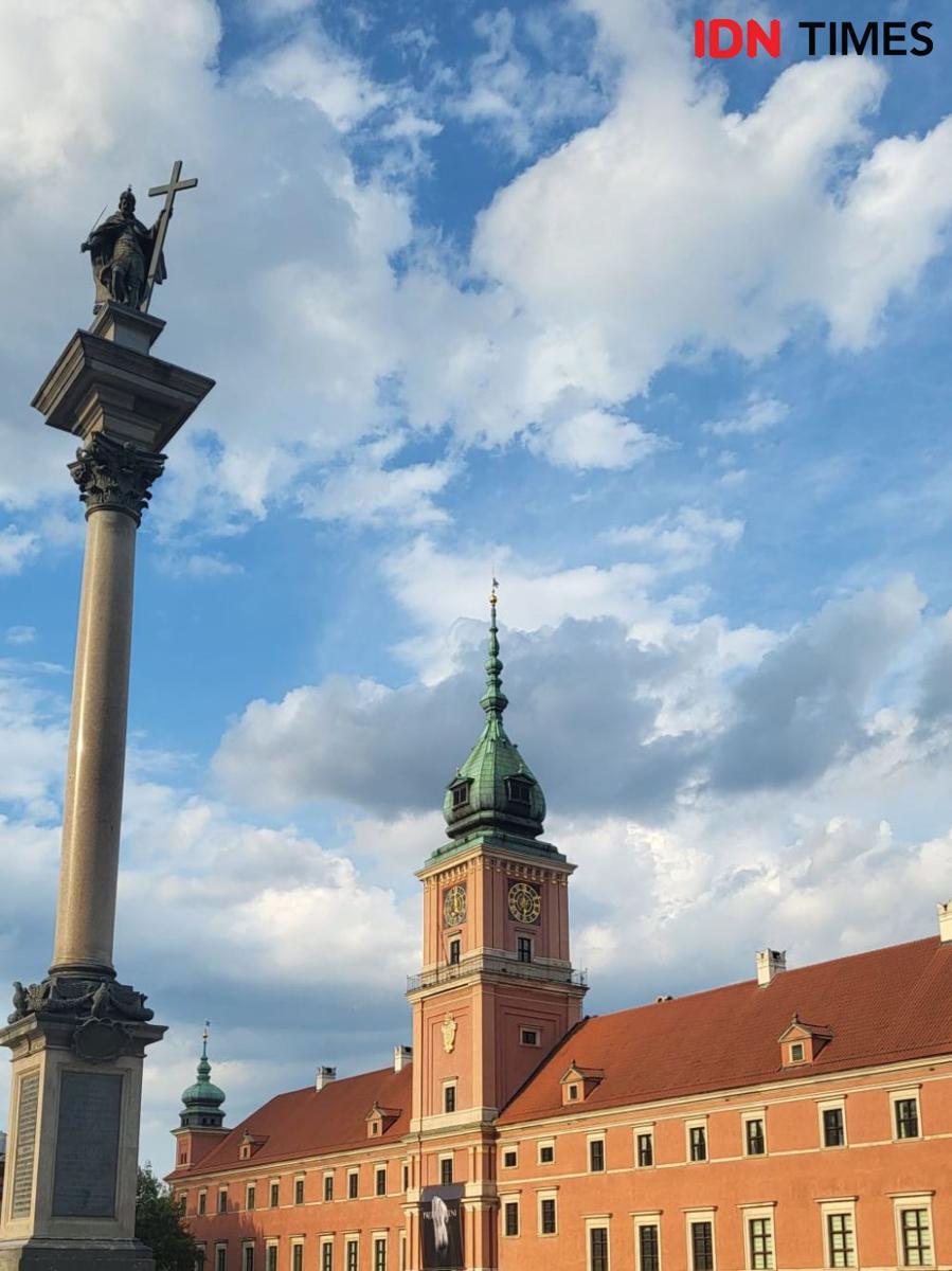 https://cdn.idntimes.com/content-images/post/20230720/oldtownwarsaw26-2836f09d6ad28b3ad2ad373a75f3b11c.jpeg