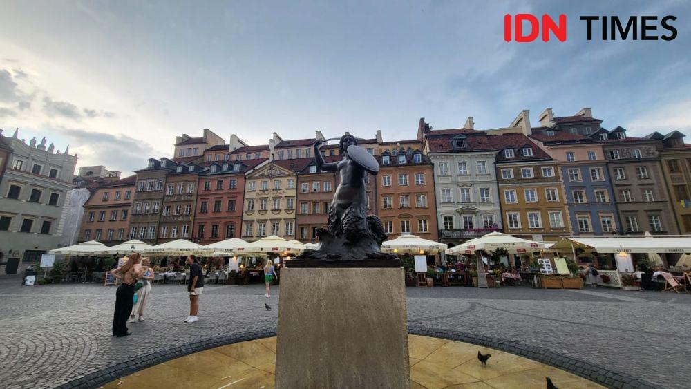 https://cdn.idntimes.com/content-images/post/20230720/oldtownwarsaw27-14b68c75584ff116db6cc8e51a3a1d1e.jpeg