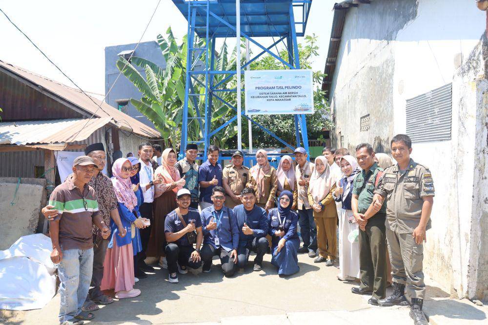 Peresmian sistem sarana air bersih yang dilakukan Division Head Pelayanan SDM dan Umum Pelindo Regional 4, Basri Alam bersama Kepala Dinas Pekerjaan Umum (PU) Kota Makassar, Zuhaelsi Zubir, di Kelurahan Tallo, Kecamatan Tallo, Kota Makassar pada Selasa (26/9/2023). Dok. Pelindo 4
