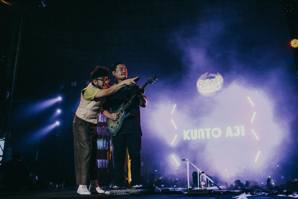https://cdn.idntimes.com/content-images/post/20221126/penampilan-kunto-aji-di-konser-collabonation-tour-medan-c850b04f6db67fefe1695b37c587eaab.jpg