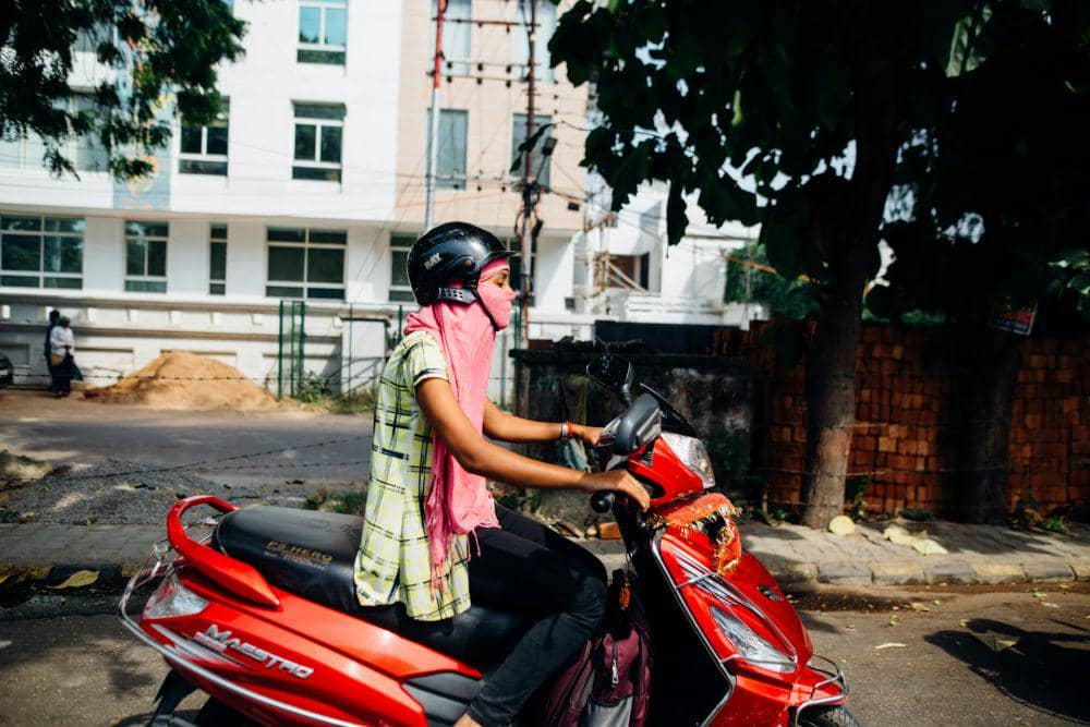 ilustrasi pengendara motor di jalan raya (pexels.com/Kelly)