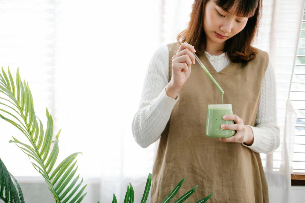 4 Tips Menghilangkan Noda Matcha yang Tumpah ke Pakaian