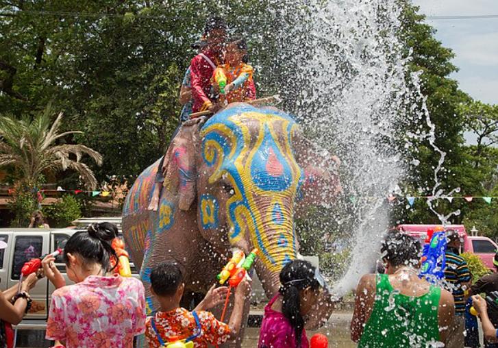 Kenapa Songkran Disebut Festival Air Terbesar di Dunia?
