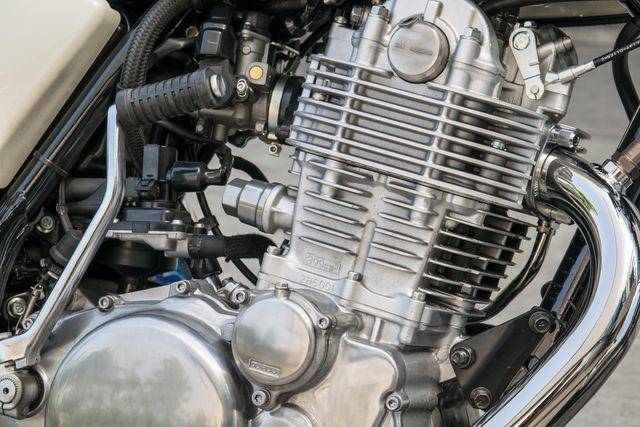 ilustrasi mesin motor (vecteezy.com/pichai pipatkuldilok)