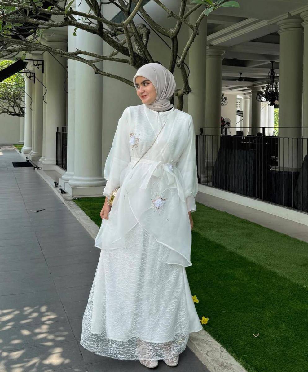 Inspirasi OOTD ala Helwa Basheel (instagram.com/helwabasheel)
