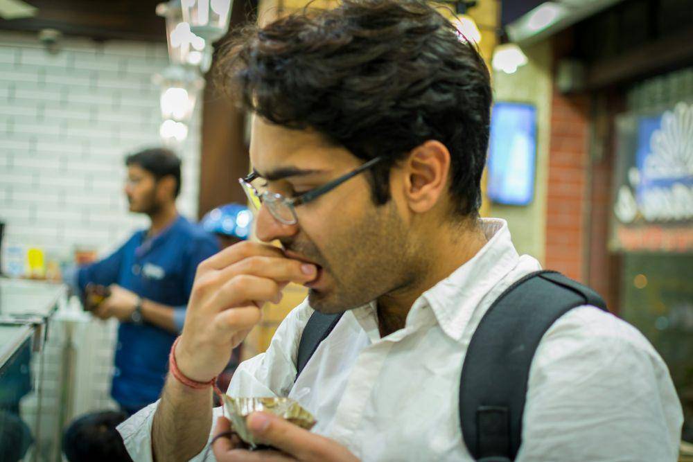 ilustrasi pria makan (unsplash.com/Vishal Bhutani)