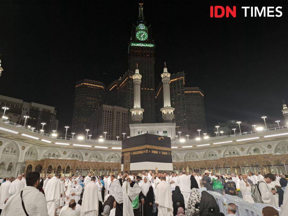 Jemaah haji saat menunaikan tawaf di Masjidil Haram. (Media Center Haji)