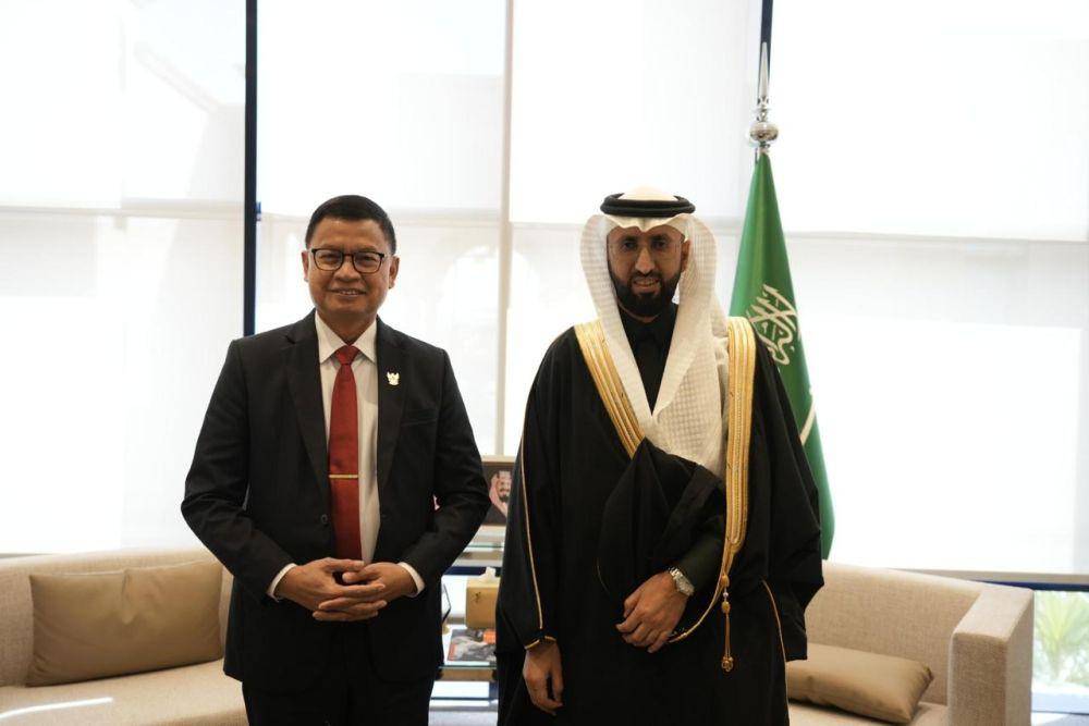 Anggota Amirulhaj Indonesia sekaligus Kepala Badan Pengawas Obat dan Makanan (BPOM) Taruna Ikrar, mengadakan pertemuan bilateral dengan President of the Saudi Food and Drug Authority (SFDA), Prof. Dr. Hisham bin Saad Aljadhey, Arab Saudi, Sabtu (31/5/2025) (Media Center Haji 2025))