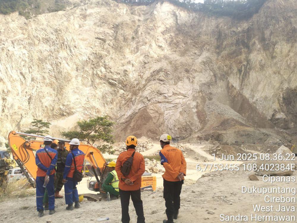 BPBD Majalengka Terjunkan Personel dan Alat Berat ke Gunung Kuda
