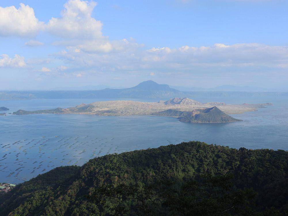 potret Taal Volcano View (commons.wikimedia.org/Patrickroque01)