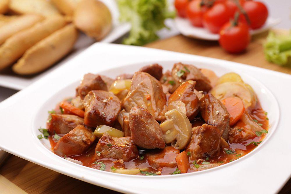 Resep Tumis Kambing Saus Rica Campur Jamur, Pedasnya Bikin Nagih!