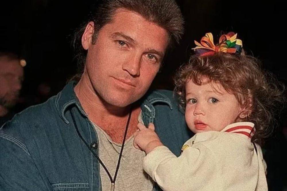 Billy Ray Cyrus dan Miley Cyrus saat kecil (instagram.com/billyraycyrus)