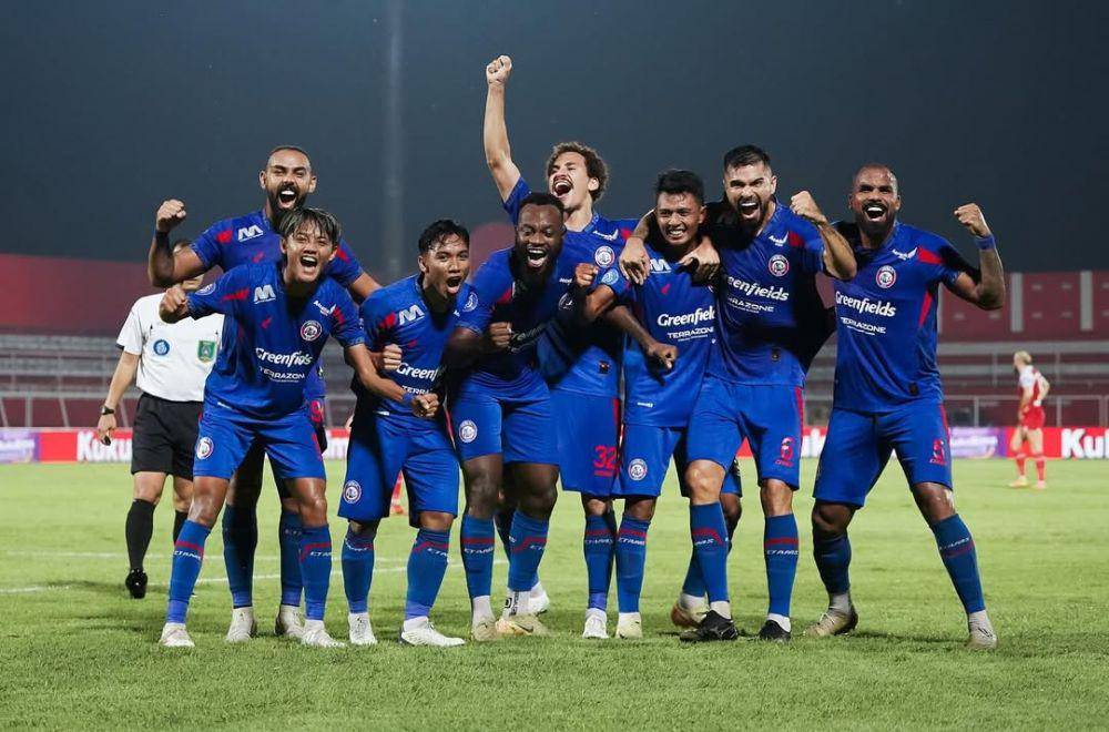 Thales Lira saat merayakan kemenangan dengan tim Arema FC. (Instagram/@thaleslira40)