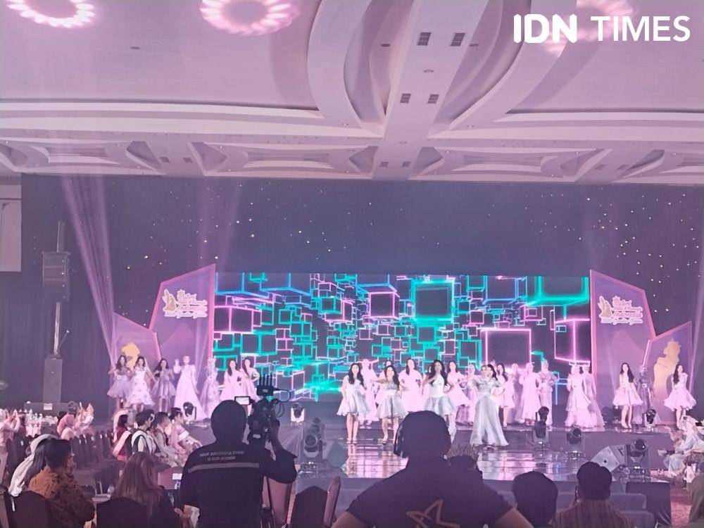 Sorak Sorai Parade Puteri Anak dan Remaja Indonesia Sumsel 2025 (IDN Times/Feny Maulia Agustin)
