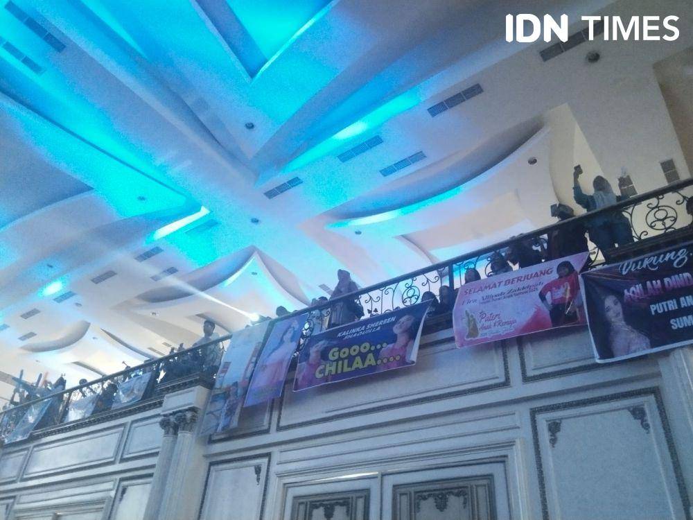 Sorak Sorai Parade Puteri Anak dan Remaja Indonesia Sumsel 2025 (IDN Times/Feny Maulia Agustin)