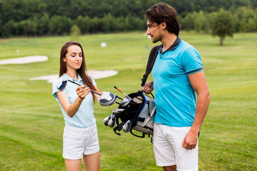 ilustrasi bermain golf (Freepik.com/freepik)