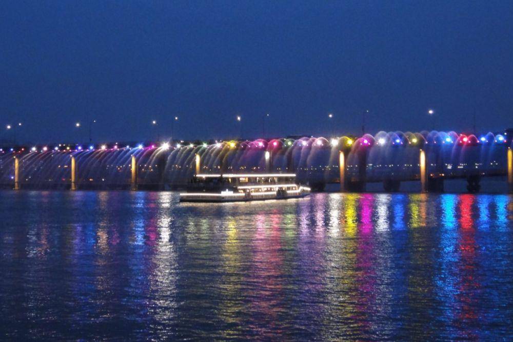panorama malam hari Cruise Sungai Han (photo-ac.com/shimone)