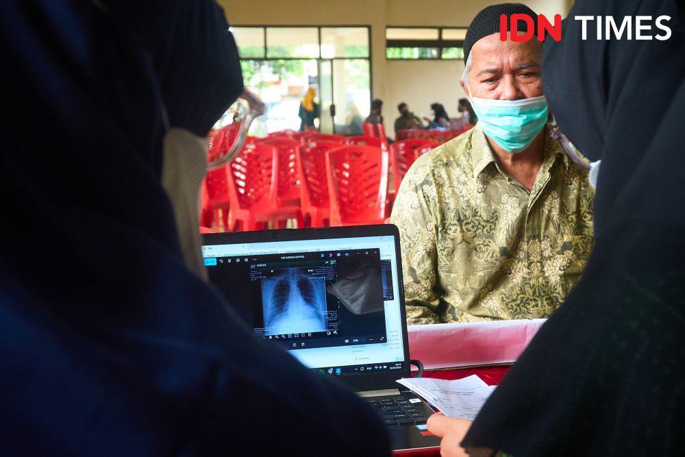 Kegiatan Penemuan Kasus Aktif (Active Case Finding/ACF) untuk skrining kasus Tuberkulosis (TBC) di Kota Semarang. (IDN Times/Dhana Kencana)