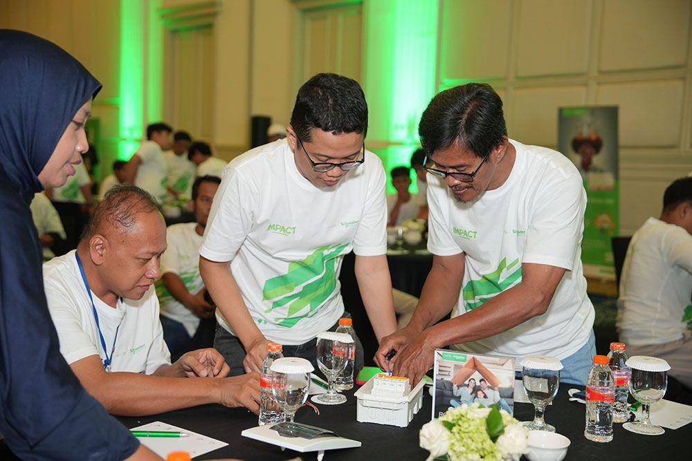 Latih 7.800 Instalatur Listrik, Schneider Electric Cetak Rekor MURI (Dok. IDN Times)