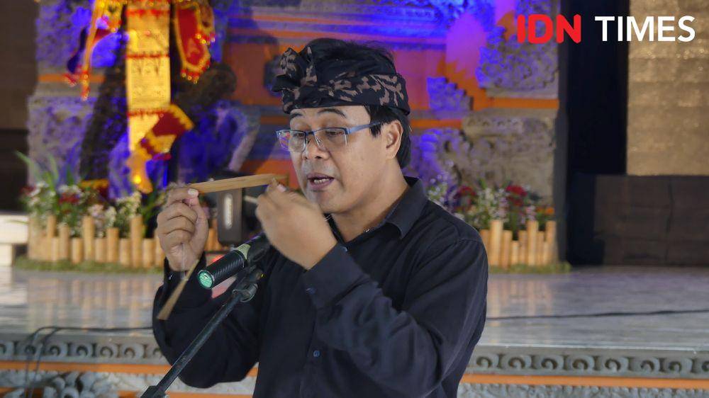 Tokoh seni, I Made Wardana, turut andil melestarikan kesenian Genggong. (IDN Times/Yuko Utami)
