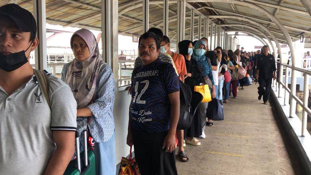 Ratusan PMI ilegal tiba di Pelabuhan Internasional Kota Dumai (IDN Times/ dok BP3MI Riau)
