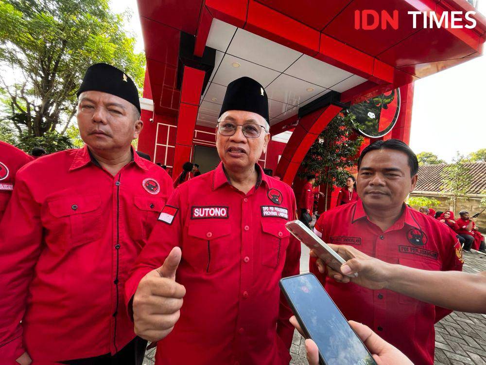 DPD PDIP Provinsi Lampung menggelar upacara Hari Lahir Pancasila, Minggu (1/6/2025). (IDN Times/Tama Yudha Wiguna).