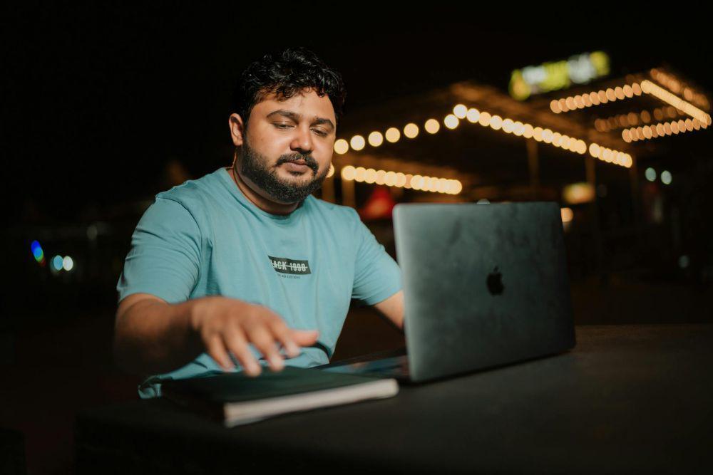5 Tips Menghadapi Tantangan Bekerja Shift Malam, Tetap Produktif! 
