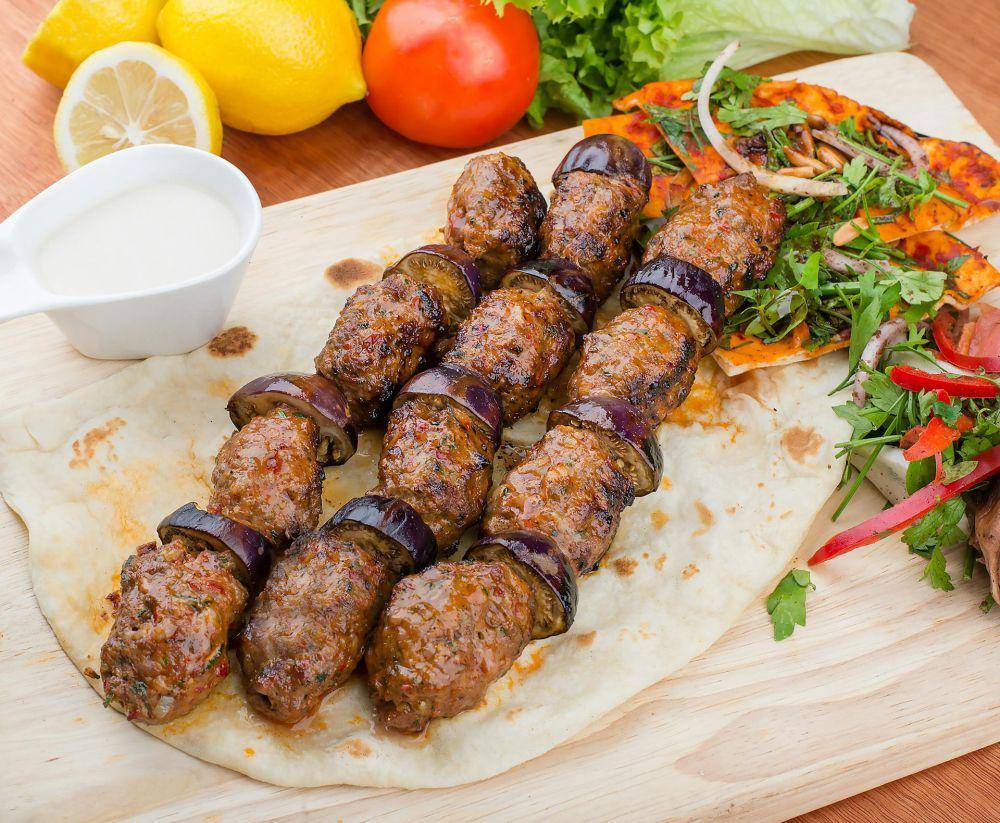 ilustrasi shis kebab (pexels.com/Shameel mukkath)