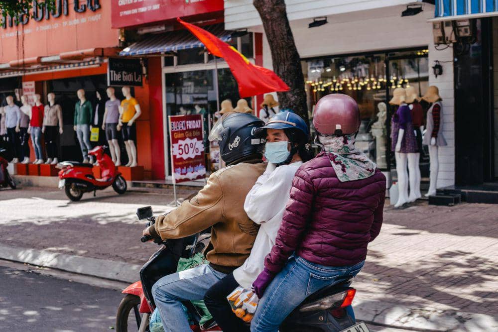 ilustrasi pengendara motor di jalan ramai (pexels.com/Nam Phong Bùi)