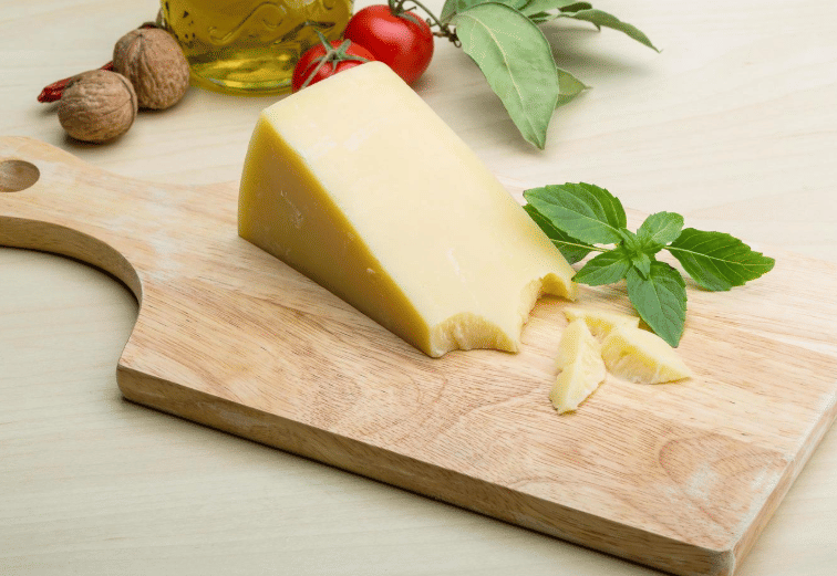 ilustrasi keju parmesan (vecteezy.com/Andrey Starostin)