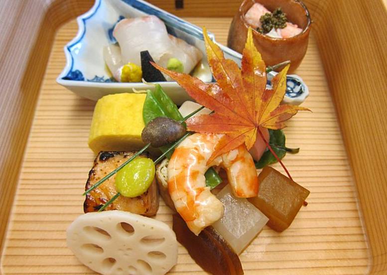 potret kaiseki (commons.wikimedia.org/potret kaiseki)
